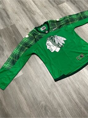 Chicago Blackhawks Green 2017 St. Patrick's Day  Reebok  Jersey Women’s Large